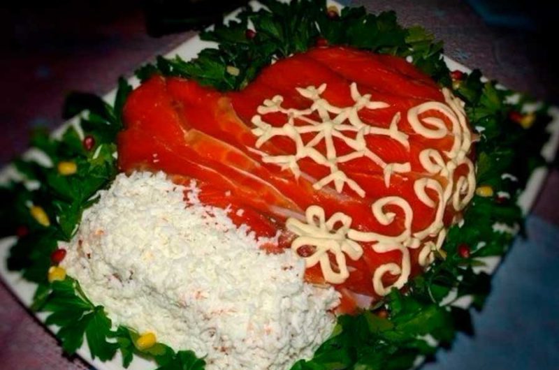 Салат с красной рыбой Варежка Деда Мороза